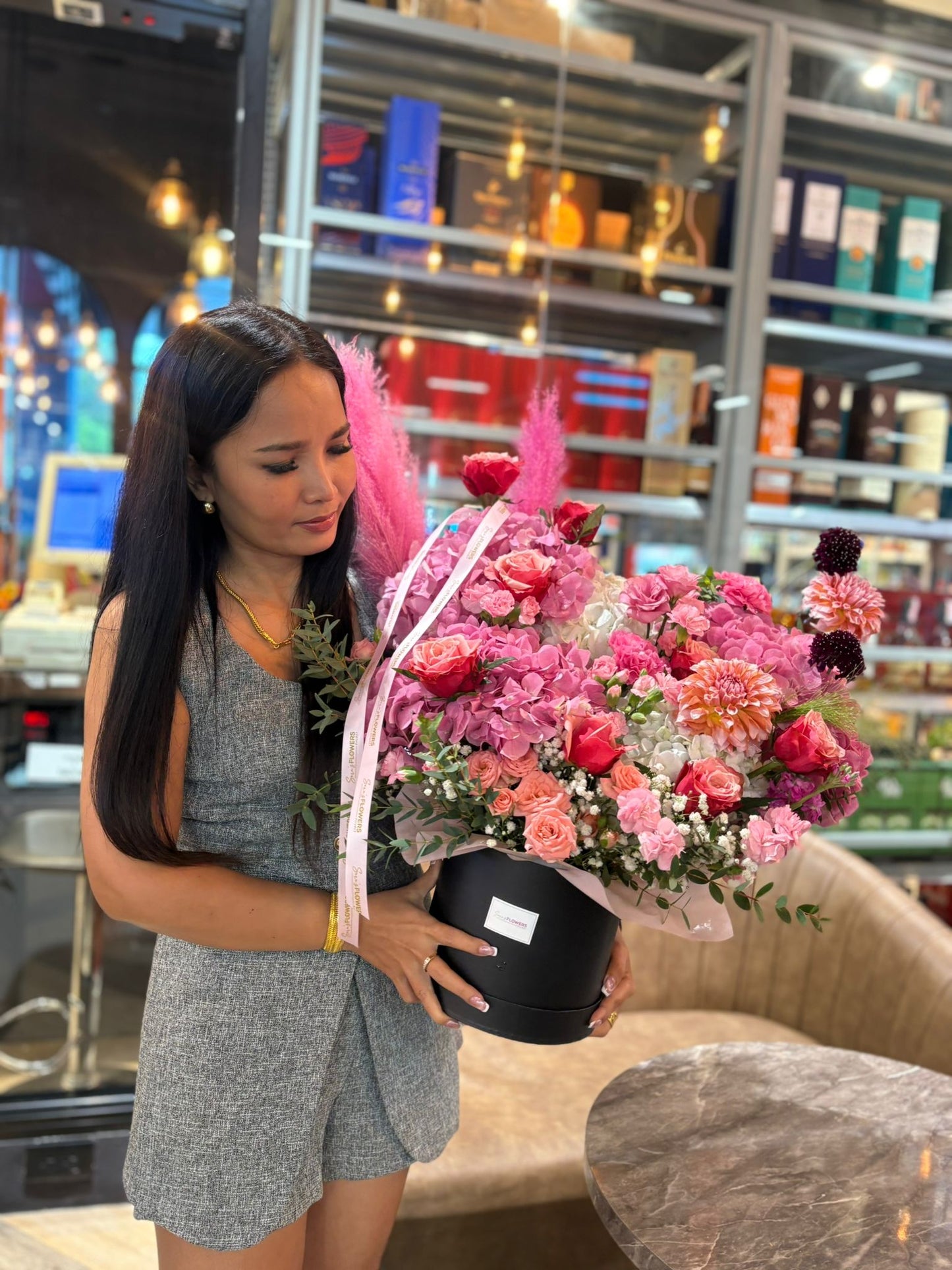 Blushing Bloom Hatbox