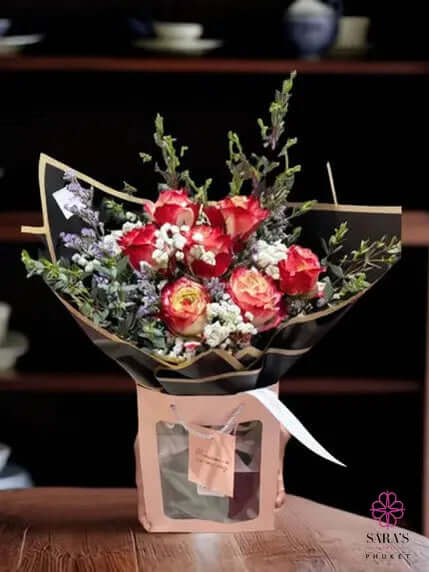 Luxury bouquet of bi-colour roses with baby’s breath and black gold wrapping by Sara’s Flowers Phuket