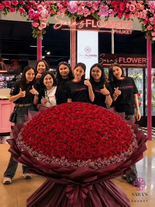 The Everest 1000 luxury bouquet with one thousand red roses by Sara’s Flowers Phuket