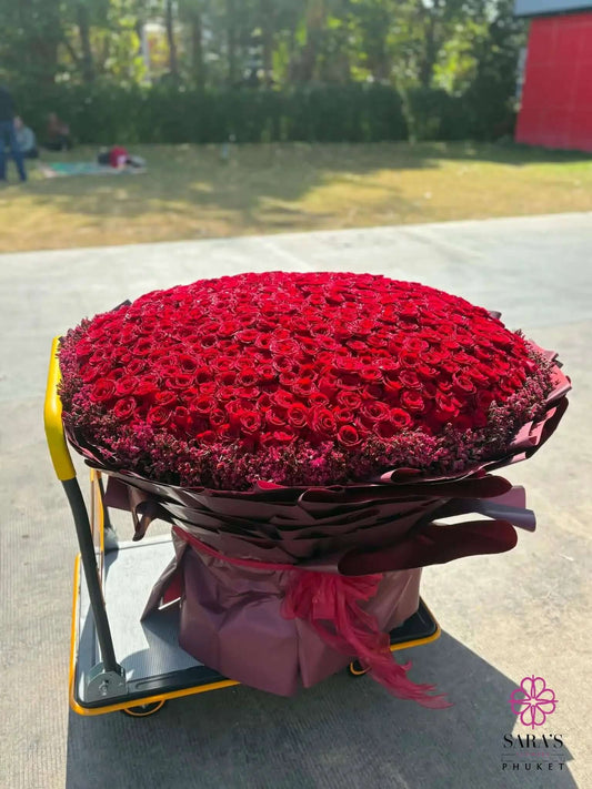 501 red roses by Sara’s Flowers Phuket